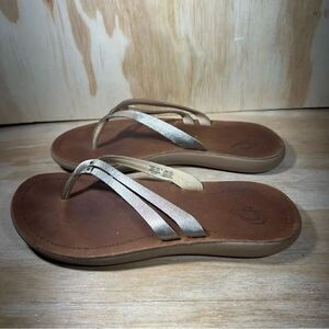 Olukai Gold Flip Flop Sandals Women’s Size 10